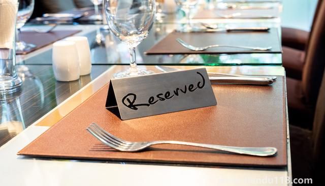 曾與巴菲特約飯的4位華人命途如何（巴菲特最后一次慈善午宴能拍多少錢）