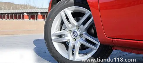 車輪胎扎了個釘子補一下大概多少錢(車輪胎扎了個釘子需要換輪胎嗎)(圖3) 車輪胎扎了個釘子補一下大概多少錢3