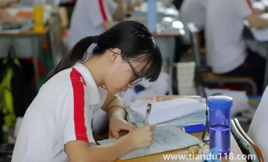 2022高考三天穿什么顏色衣服吉利(高考期間穿衣有什么講究顏色)(圖3) 2022高考三天穿什么顏色衣服吉利3