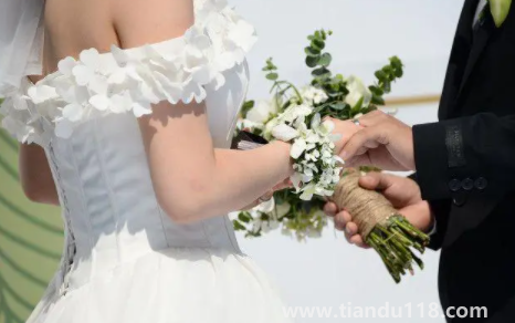 結(jié)婚用的行李箱一般買多大(結(jié)婚女方箱子買幾個(gè))(圖2) 結(jié)婚用的行李箱一般買多大 2