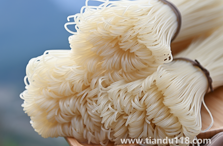 米粉可以一直泡在水里保存嗎(濕米粉冷凍還是冷藏)(圖2) 米粉可以一直泡在水里保存嗎2