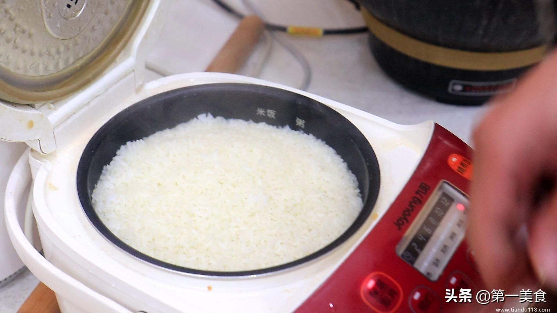 普通蛋炒飯的做法簡單步驟(怎樣做蛋炒飯最好吃)(圖3) 普通蛋炒飯的做法簡單步驟(怎樣做蛋炒飯最好吃)(圖3)