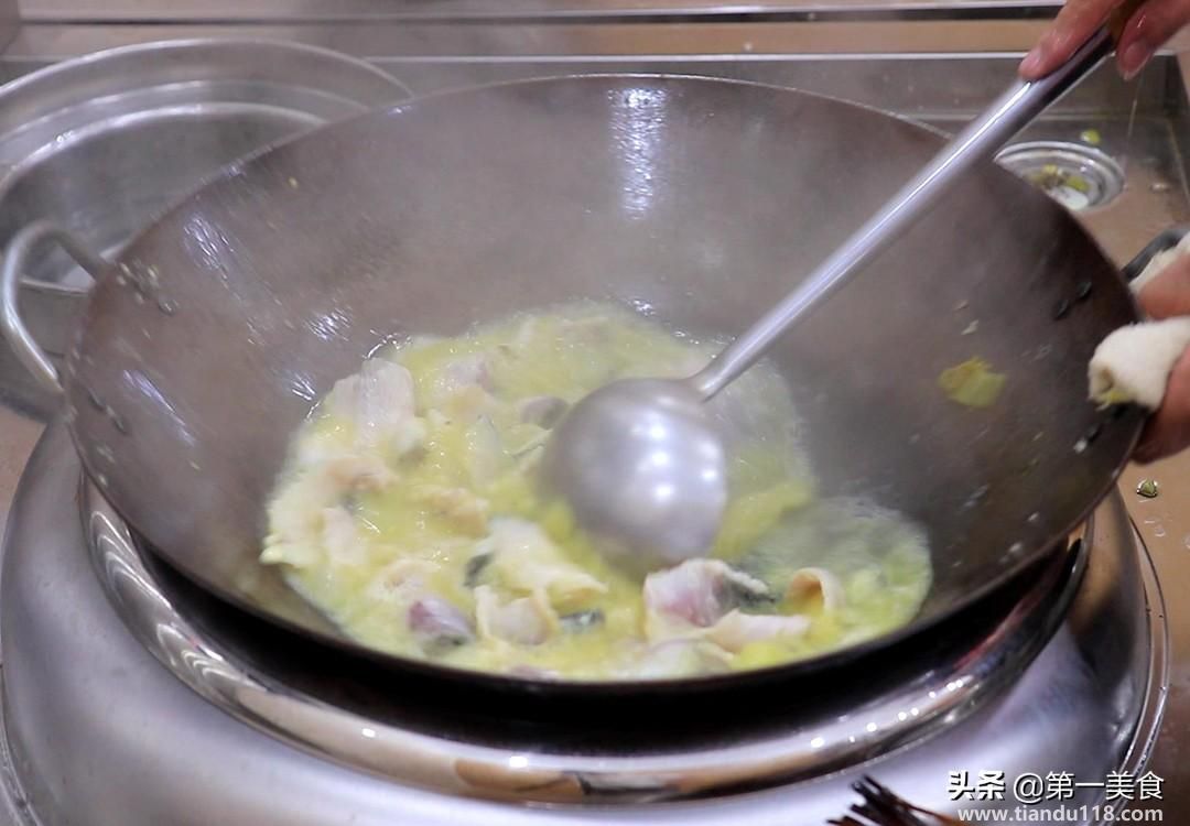 家常酸菜魚的做法（家常酸菜魚怎么做）(圖13)
