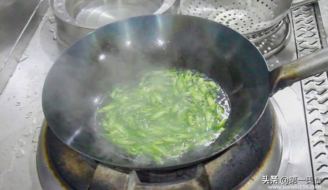 青椒炒雞蛋的做法(青椒炒雞蛋怎么做)(圖4) 青椒炒雞蛋的做法(青椒炒雞蛋怎么做)(圖4)