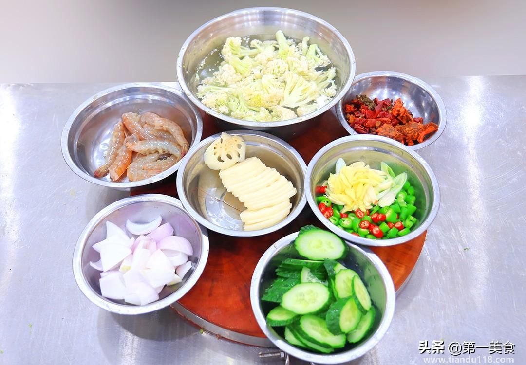 干鍋蝦的做法(干鍋蝦怎么做)(圖3) 干鍋蝦的做法(干鍋蝦怎么做)(圖3)