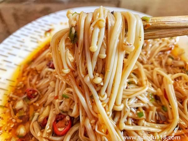 涼拌金針菇的做法（涼拌金針菇怎么做）