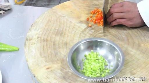 蒜蓉蝦的做法(蒜蓉蝦怎么做)(圖5) 蒜蓉蝦的做法(蒜蓉蝦怎么做)(圖5)