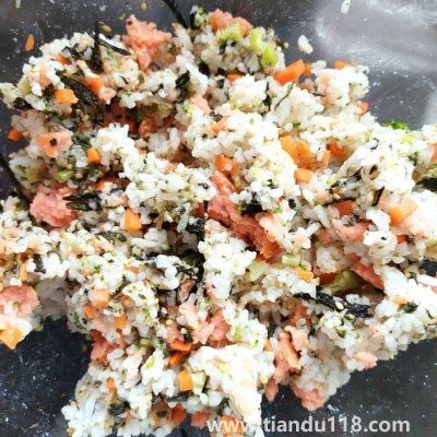 飯團的做法(飯團怎么做)(圖8) 飯團的做法(飯團怎么做)(圖8)