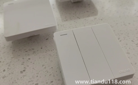 德力西開關(guān)插座和公牛的哪個好(網(wǎng)購德力西開關(guān)體驗)(圖3) 德力西開關(guān)插座和公牛的哪個好3