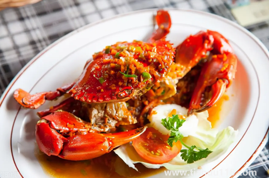 活螃蟹冷凍了3個(gè)月還能吃嗎（活螃蟹直接冷凍還是蒸熟冷凍）