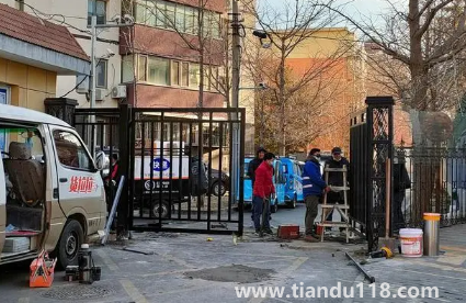 家里換門會影響風(fēng)水嗎(農(nóng)村院墻有什么忌諱)(圖2) 家里換門會影響風(fēng)水嗎2