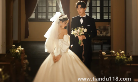 婚紗破了可以補(bǔ)救嗎(婚紗破損一般需要賠多少錢)(圖3) 婚紗破了可以補(bǔ)救嗎3