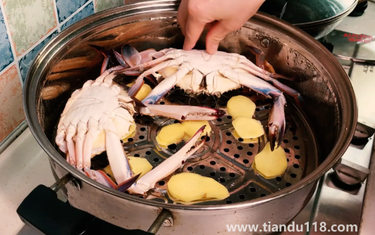 清蒸梭子蟹是做好再切還是先切(清蒸梭子蟹的做法)(圖1) 清蒸梭子蟹是做好再切還是先切1