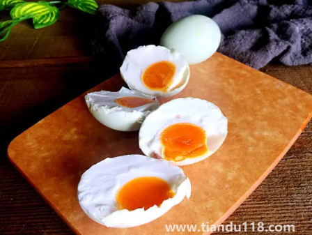 咸鴨蛋搭配什么東西好吃又營養(yǎng)(咸鴨蛋不能和什么一起吃)(圖2) 咸鴨蛋搭配什么東西好吃又營養(yǎng)2