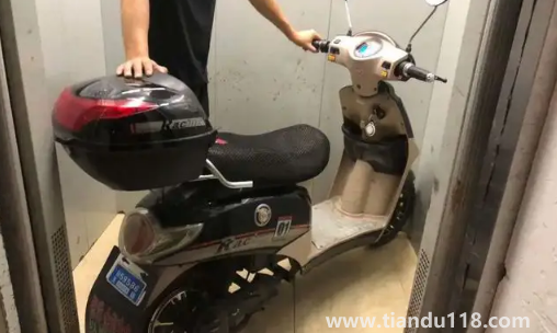 電動車進入電梯違法嗎(電動車進入電梯為什么會起火)(圖2) 電動車進入電梯違法嗎2