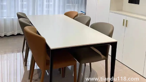 網(wǎng)上購買的德利豐巖板正品嗎(德利豐巖板餐桌怎樣才能避免入誤區(qū))(圖1) 網(wǎng)上購買的德利豐巖板正品嗎1