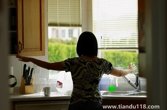 回潮天氣是開窗還是關(guān)窗（為什么回潮天要少開窗）