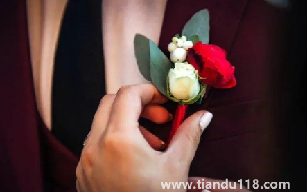 新郎接親要帶什么東西(接親的人數(shù)如何定)(圖3) 新郎接親要帶什么東西3