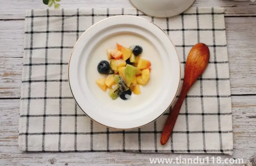 水果撈在冰箱里放一晚上還能吃嗎(自制水果撈的做法)(圖3) 水果撈在冰箱里放一晚上還能吃嗎3