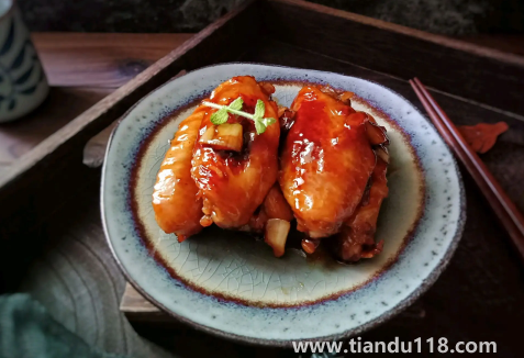 可樂(lè)雞翅的制作方法用放鹽嗎(可樂(lè)雞翅放多少鹽最合適)(圖3) 可樂(lè)雞翅的制作方法用放鹽嗎3