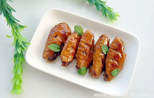 可樂(lè)雞翅的制作方法用放鹽嗎(可樂(lè)雞翅放多少鹽最合適)(圖2) 可樂(lè)雞翅的制作方法用放鹽嗎2