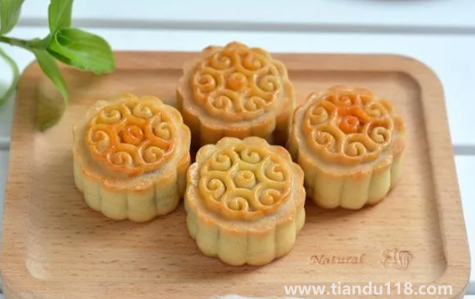 坐飛機(jī)可以帶月餅禮盒嗎(月餅有哪些口味)(圖2) 坐飛機(jī)可以帶月餅禮盒嗎2