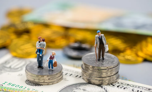 老年人理財(cái)好還是存定期好(老年人理財(cái)要注意什么)(圖2) 老年人理財(cái)好還是存定期好2