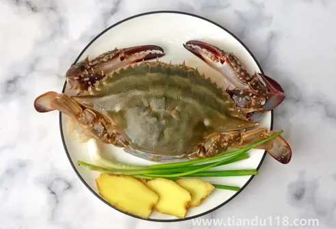 剛死的梭子蟹怎么保存才新鮮（梭子蟹常溫下能保存多久）