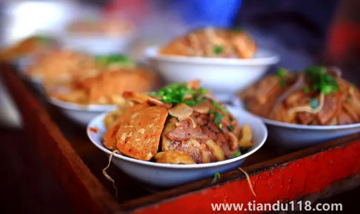 2022國慶節(jié)辦酒席會比平時貴嗎(2022年國慶節(jié)哪幾天適合擺酒席)(圖1) 2022國慶節(jié)辦酒席會比平時貴嗎1