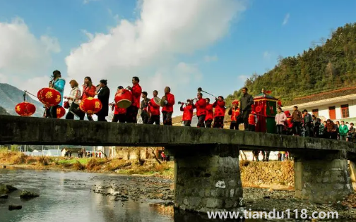 為什么新娘出嫁小孩子不能看(新娘送嫁人選有啥講究)(圖2) 為什么新娘出嫁小孩子不能看2
