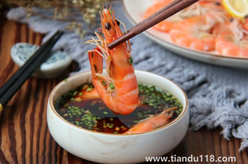 基圍蝦煮好了是彎的還是直的（蝦煮熟后為什么會(huì)變紅）