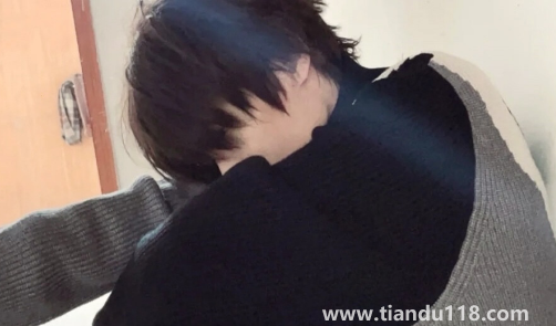 上班時(shí)間找你聊天的男生下班休息不聊2