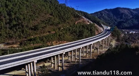 高速上扔?xùn)|西會(huì)被拍到嗎(高速上違章一般幾天能收到信息)(圖2) 高速上扔?xùn)|西會(huì)被拍到嗎2