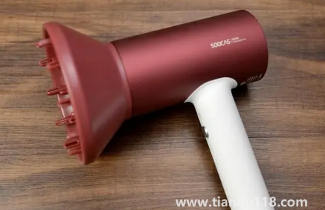 吹風機是藍光的好還是負離子的好（吹風機怎么選不傷頭發(fā)）