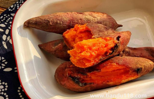 一個(gè)烤紅薯的熱量相當(dāng)于多少米飯的熱量（烤紅薯怎么吃減肥）