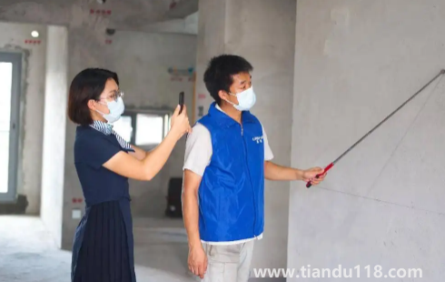 房子在驗收后發(fā)現(xiàn)墻面空鼓誰負責(zé)(交房注意事項是什么)(圖1) 房子在驗收后發(fā)現(xiàn)墻面空鼓誰負責(zé)1