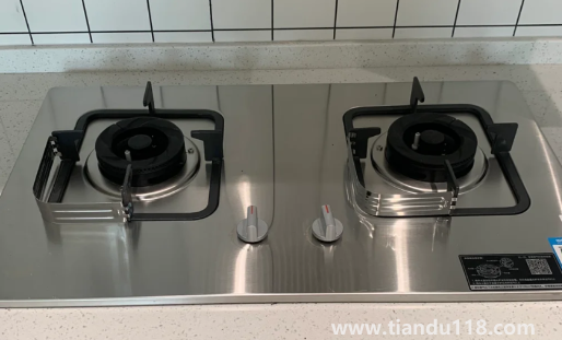 燃?xì)庠钍且贿呉粋€(gè)電池嗎3