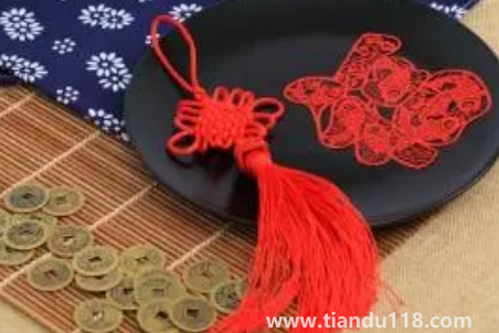 一進(jìn)門(mén)看見(jiàn)中國(guó)結(jié)好嗎(中國(guó)結(jié)適不適合掛在家中)(圖2) 一進(jìn)門(mén)看見(jiàn)中國(guó)結(jié)好嗎2