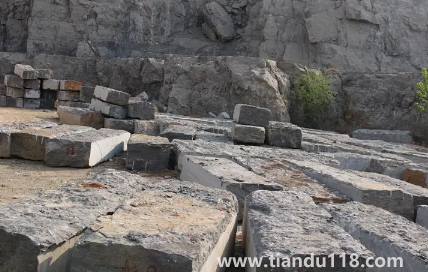 鎮(zhèn)宅用天然青石好嗎(青石怎樣才能在家中擺放)(圖3) 鎮(zhèn)宅用天然青石好嗎3