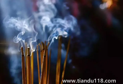 給灶王爺上香每月的初一十五嗎2