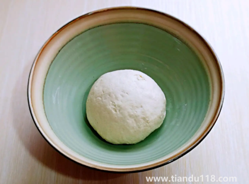 發(fā)面過了一夜晚早上還能做嗎(發(fā)面怎么才能又蓬松又柔軟)(圖3) 發(fā)面過了一夜晚早上還能做嗎3