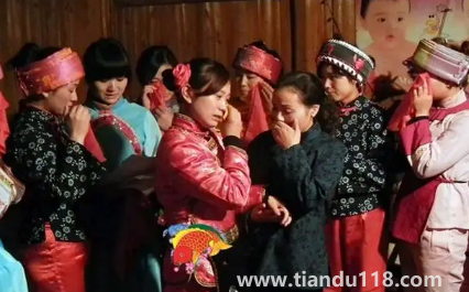 送親衣服能隨便穿嗎(送親娘家人要注意什么)(圖1) 送親衣服能隨便穿嗎1