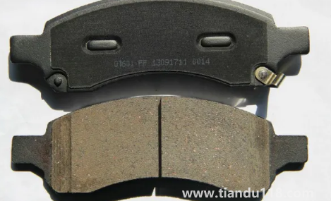 剛換的剎車片發(fā)燙糊味是正常嗎(剎車片響聲很刺耳還能行駛嗎)(圖2) 剛換的剎車片發(fā)燙糊味是正常嗎2