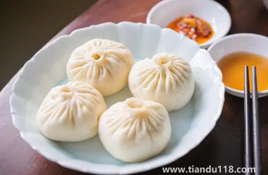 蒸包子上層和下層哪個熟得更加快(蒸包子有哪些講究)(圖2) 蒸包子上層和下層哪個熟得更加快2