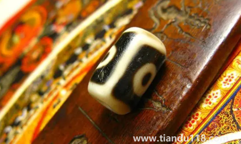 九眼天珠是什么材料做的(九眼天珠一般多少錢)(圖2) 九眼天珠是什么材料做的2