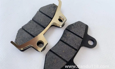 剎車(chē)片在前面好還是后面好(剎車(chē)片怎么區(qū)分好壞)(圖3) 剎車(chē)片在前面好還是后面好3