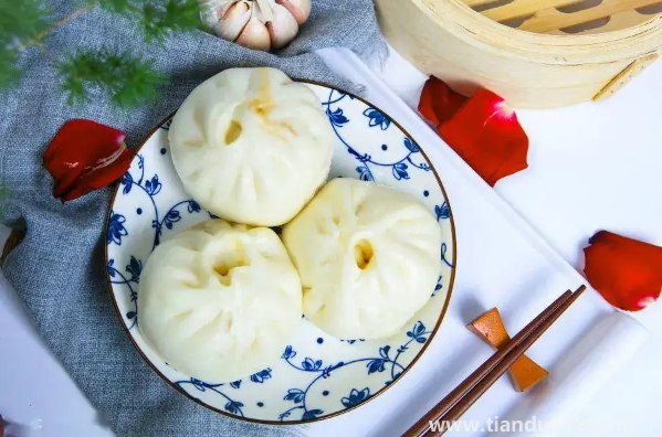 蒸包子回縮怎么辦(蒸包子冷水下鍋還是熱水下鍋蒸好)(圖2) 蒸包子回縮怎么辦2