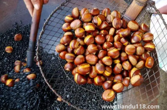炒熟的板栗時(shí)間長(zhǎng)了干了還能吃嗎(炒熟的板栗怎么保存)(圖2) 炒熟的板栗時(shí)間長(zhǎng)了干了還能吃嗎2