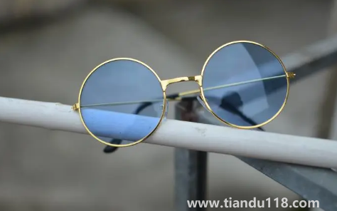 網(wǎng)上配的眼鏡戴著暈?zāi)芡藛幔ňW(wǎng)上配的眼鏡戴上頭暈是怎么回事)(圖2) 網(wǎng)上配的眼鏡戴著暈?zāi)芡藛?