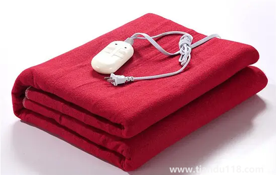 電熱毯被煙頭燙個(gè)洞還能用嗎(電熱毯使用注意事項(xiàng))(圖3) 電熱毯被煙頭燙個(gè)洞還能用嗎3